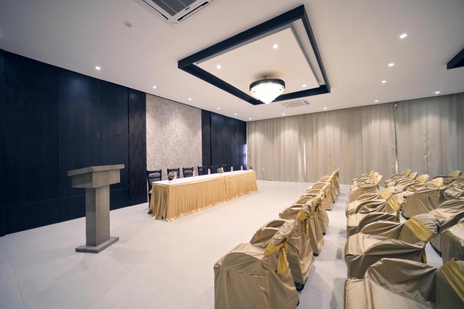 Hotel Prag Continental グワーハーティー エクステリア 写真