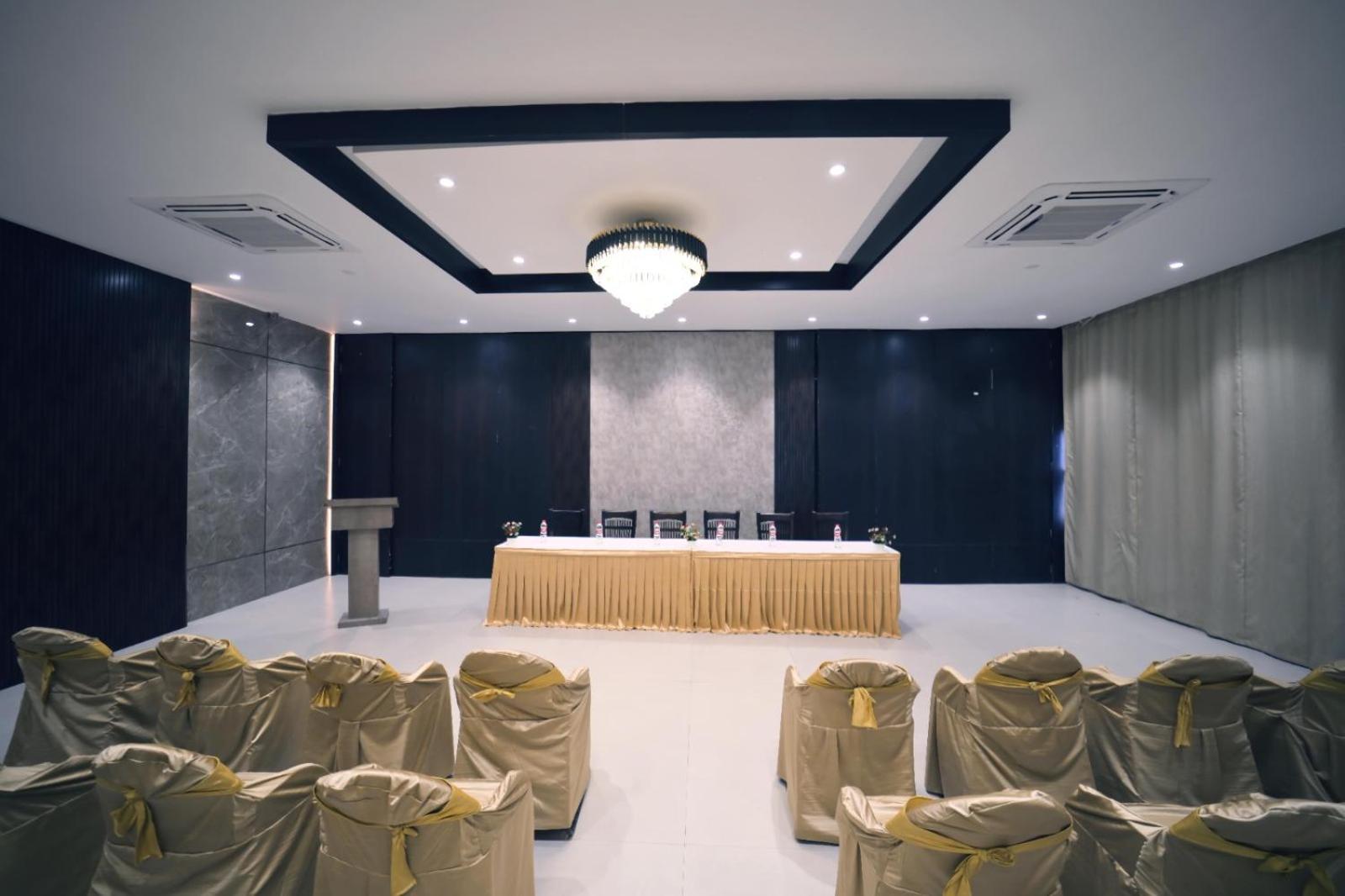 Hotel Prag Continental グワーハーティー エクステリア 写真