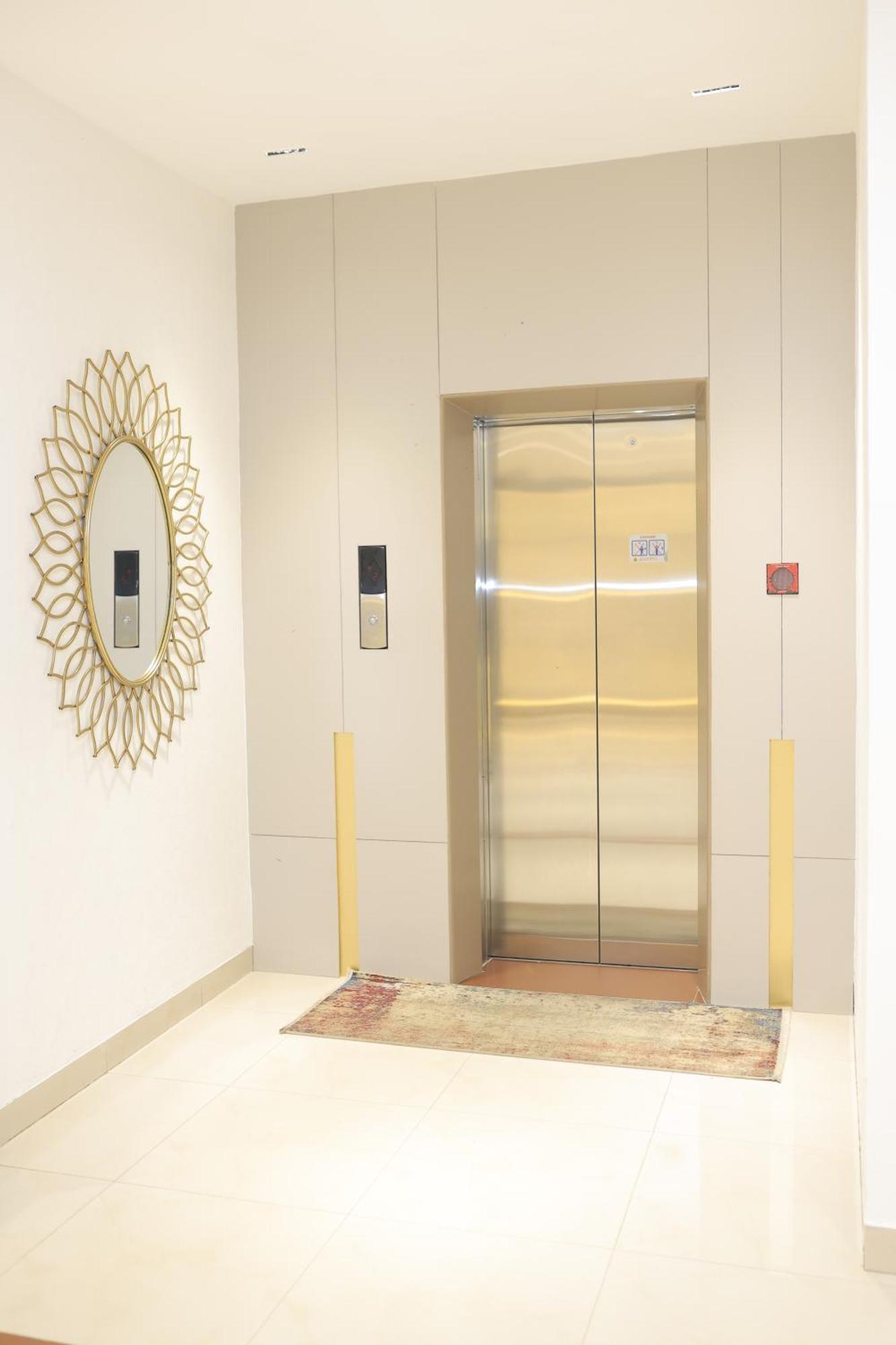 Hotel Prag Continental グワーハーティー エクステリア 写真
