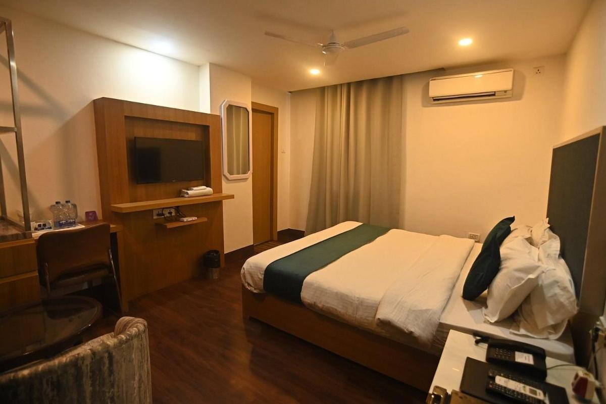 Hotel Prag Continental グワーハーティー エクステリア 写真