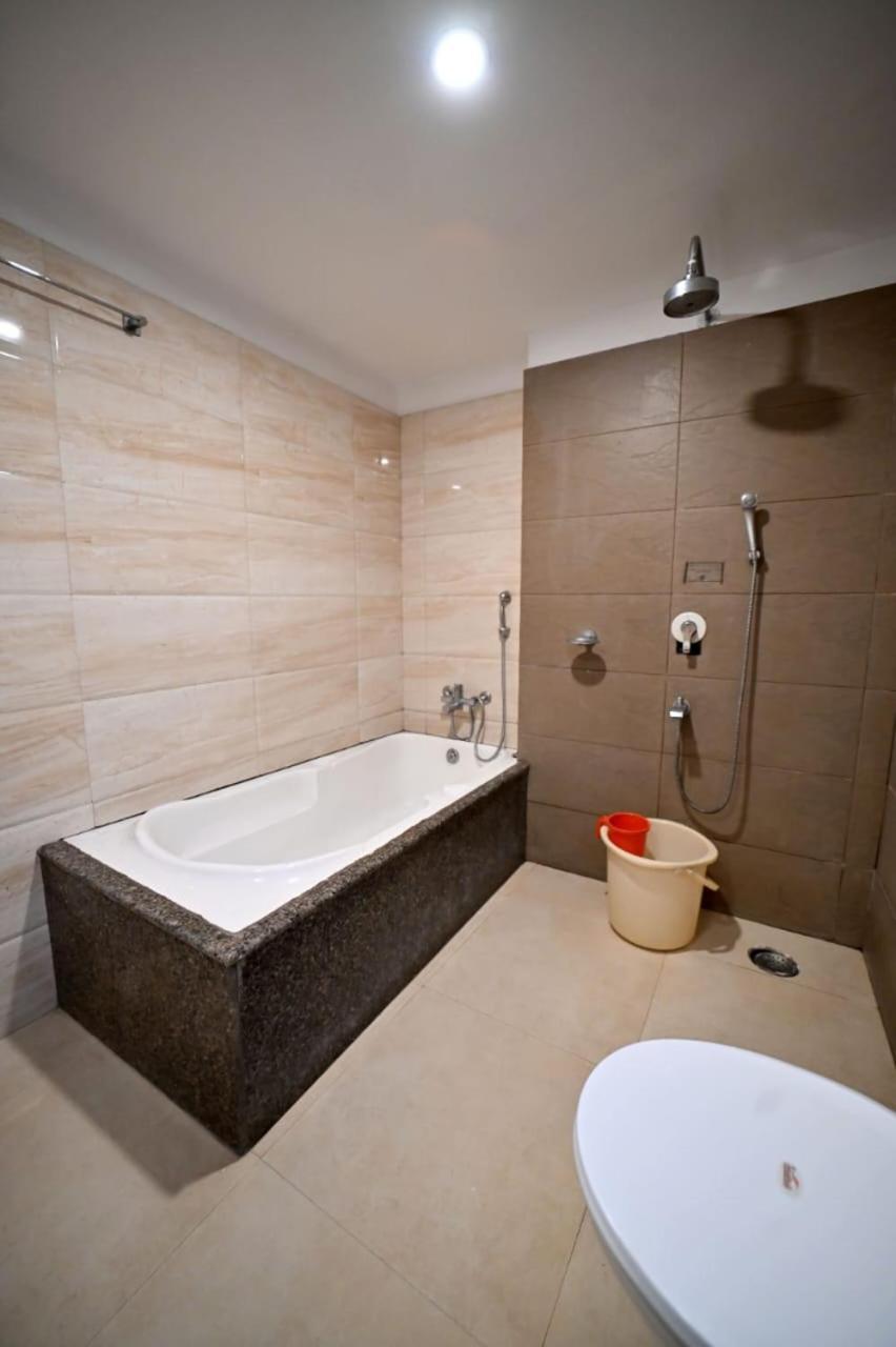 Hotel Prag Continental グワーハーティー エクステリア 写真