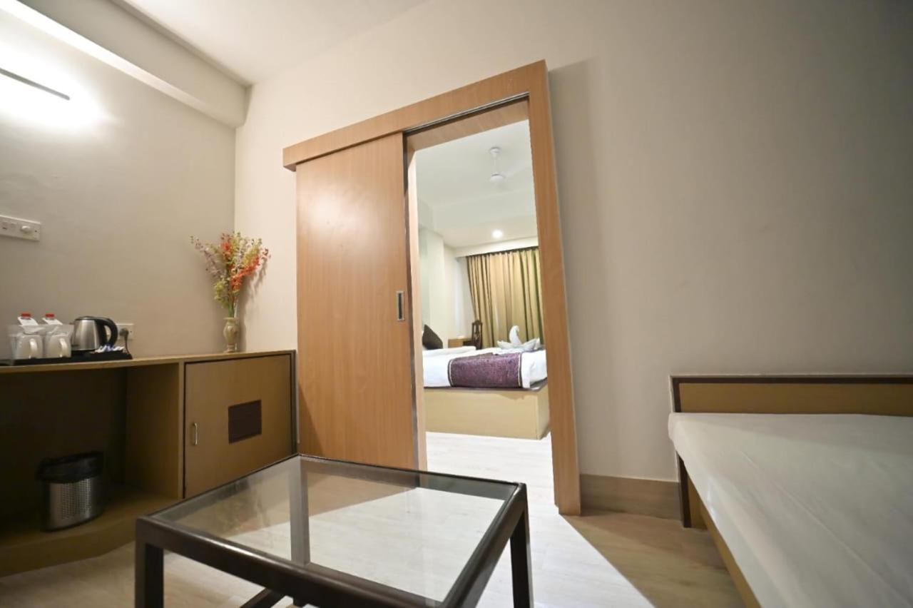 Hotel Prag Continental グワーハーティー エクステリア 写真