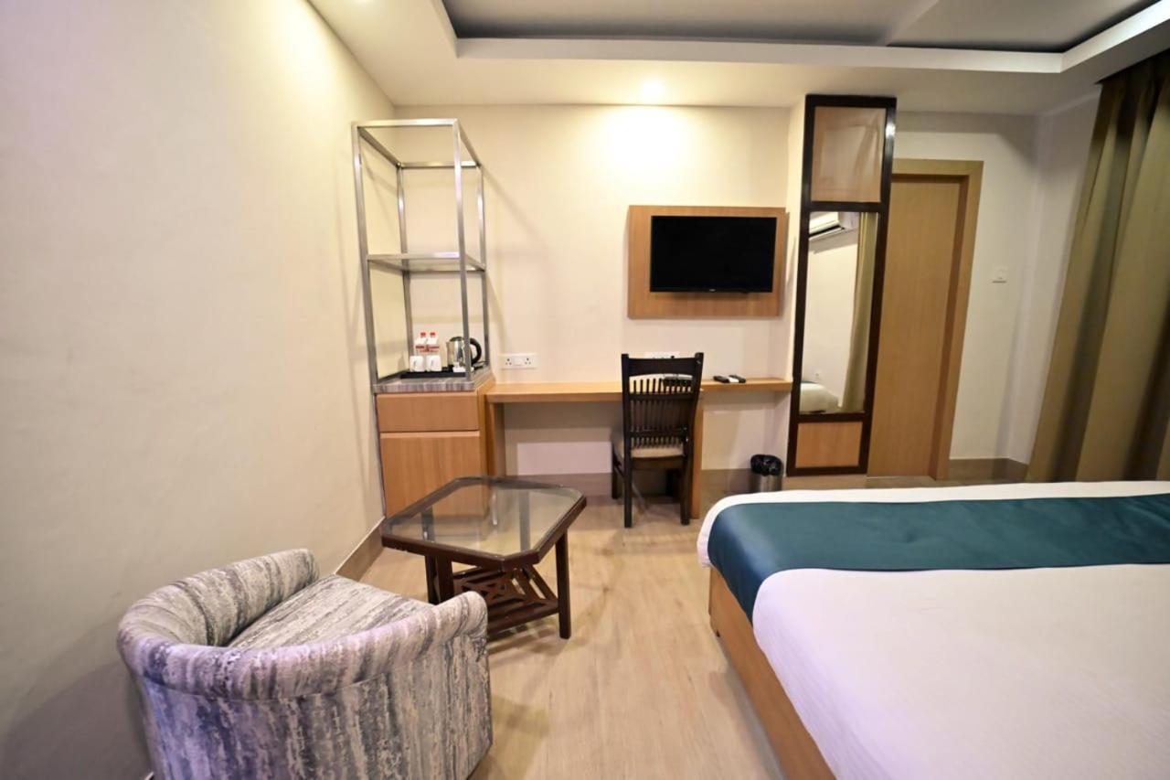 Hotel Prag Continental グワーハーティー エクステリア 写真