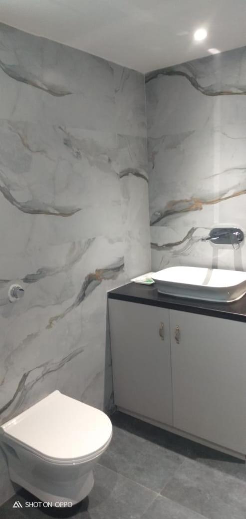 Hotel Prag Continental グワーハーティー エクステリア 写真