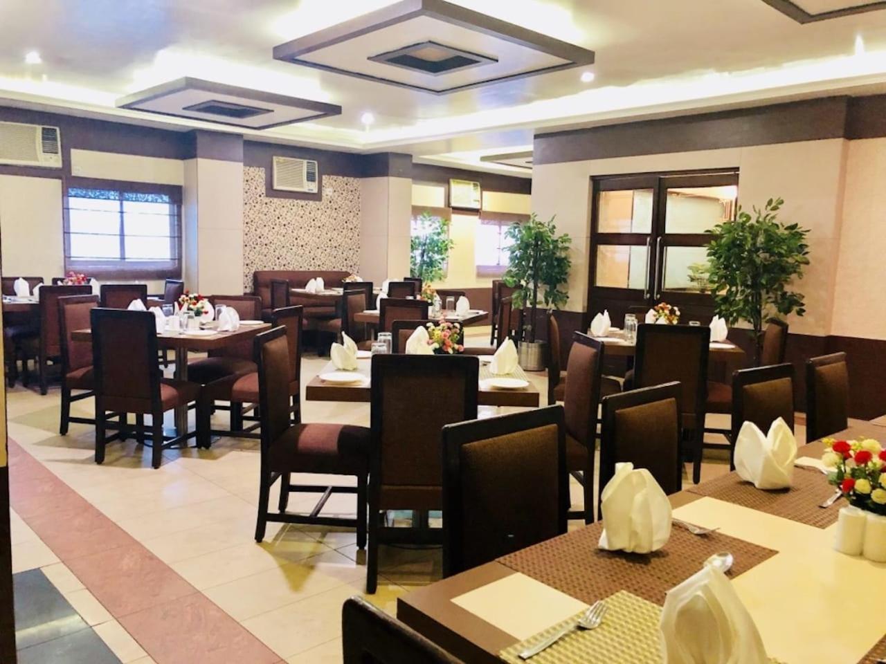 Hotel Prag Continental グワーハーティー エクステリア 写真